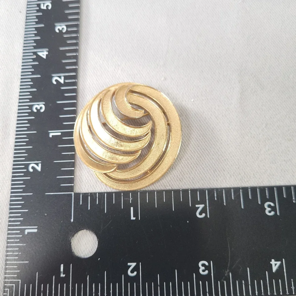 Trifari crown gold